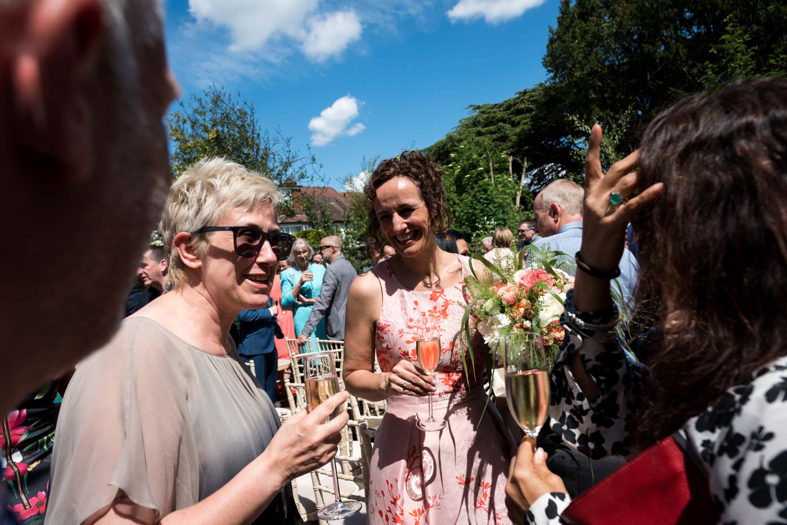 carine bea photography, guest in a wedding at back garden, documentary photographer