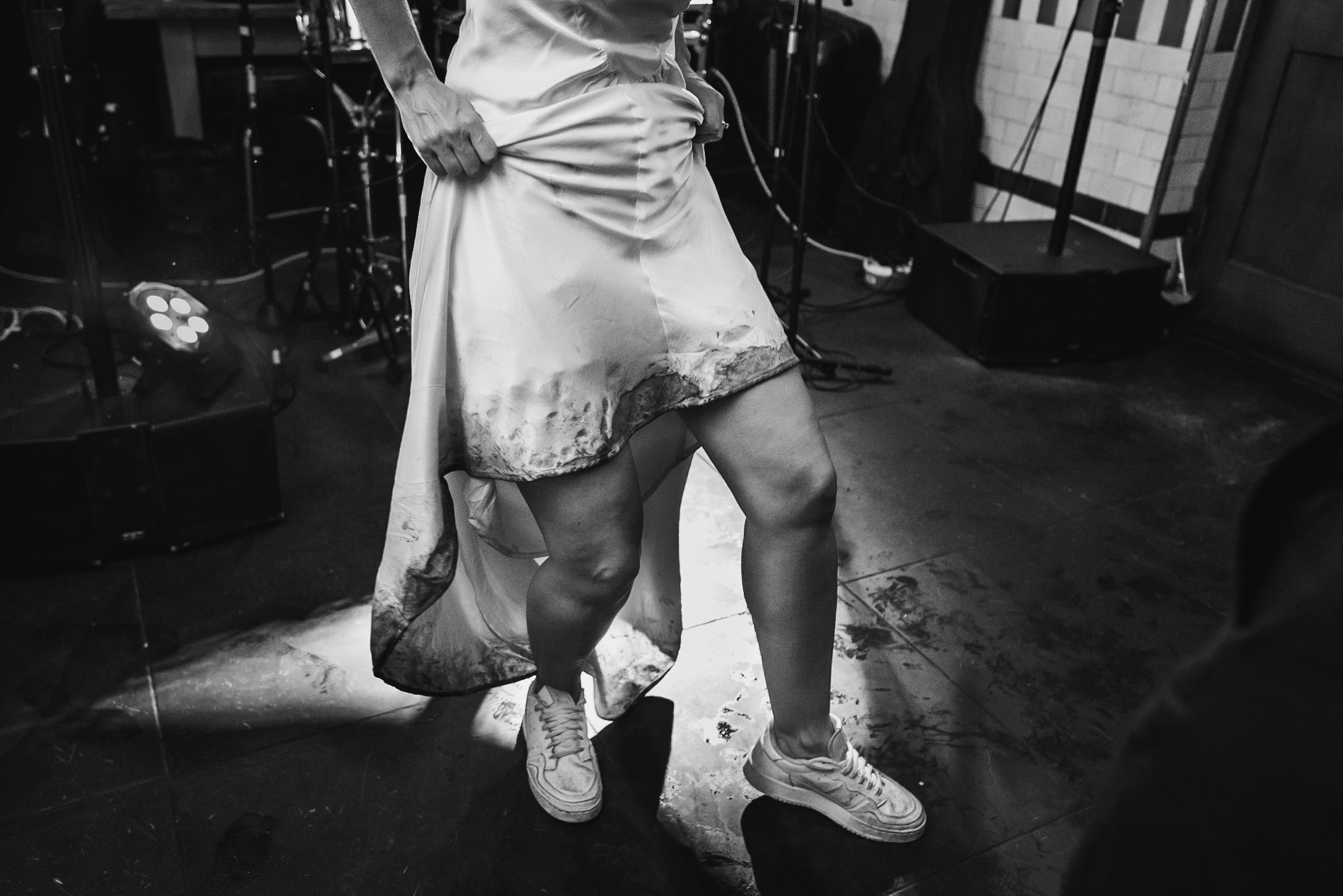 Carine Bea Photography, Weddings dirty dress and shoes